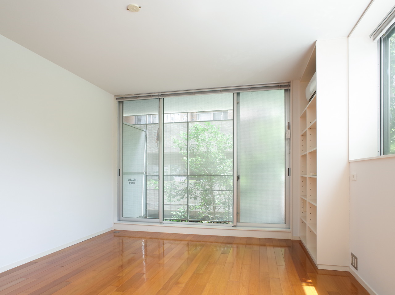 フラットカズン 303の写真2